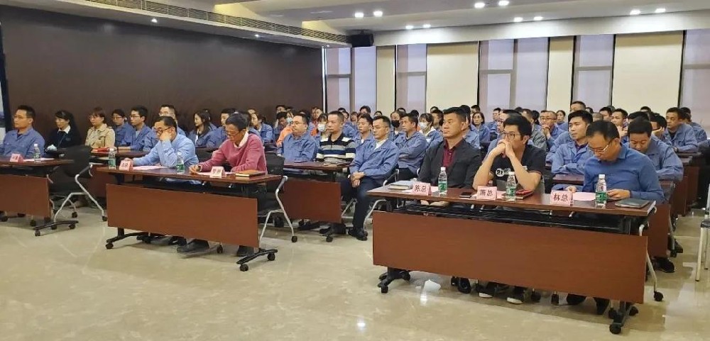 風(fēng)雨同舟 奮力前行——我司2020年度總結(jié)暨2021年度責(zé)任指標(biāo)簽訂大會(huì)順利召開(kāi)